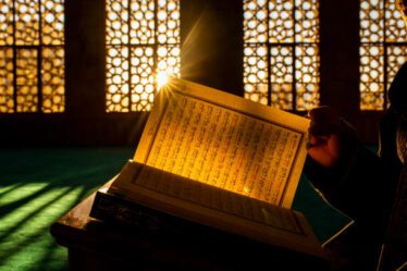 Quran in the mosque, islam